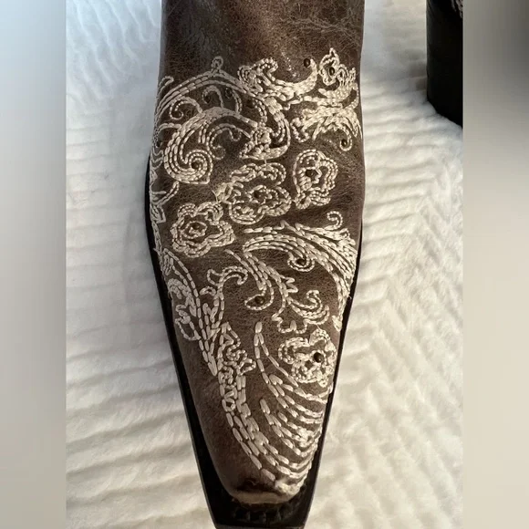 Soto Pre-Owned Great Condition Women’s Size 10.5 Embroidered Leather Boots - Picture 4 of 11